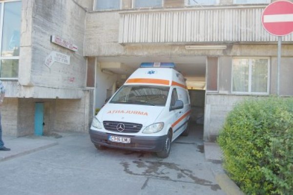 Bătrân internat în spital, după ce a fost lovit cu un pietroi în cap, la Ciocârlia